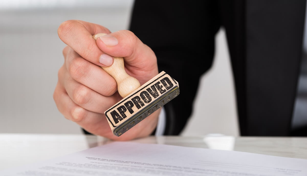 USCIS adjudicator approves immigration form